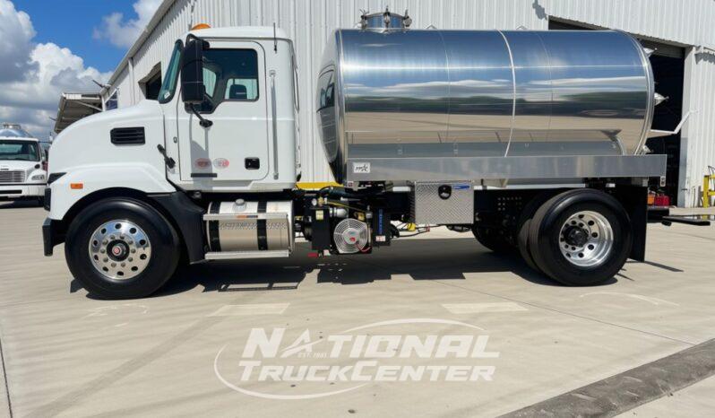 2027 Mack MD7