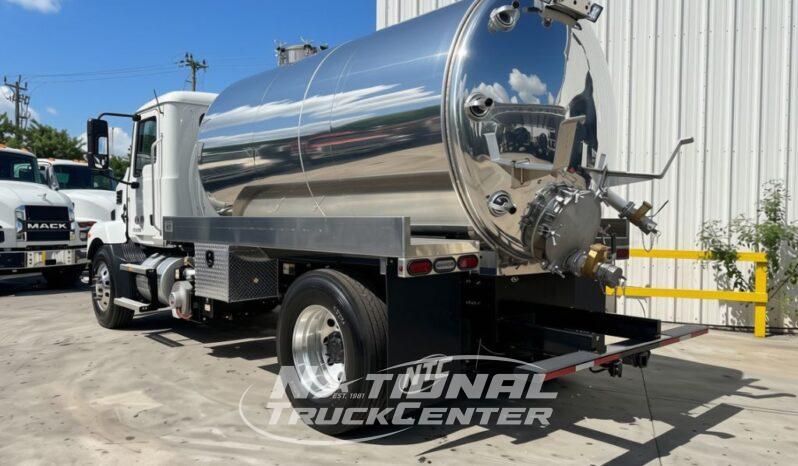 2027 Mack MD7