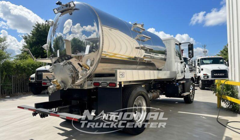 2027 Mack MD7